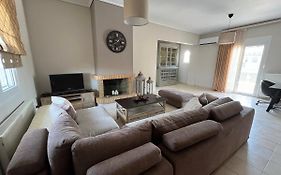 Ilion Air Host - Near Athens International Airport